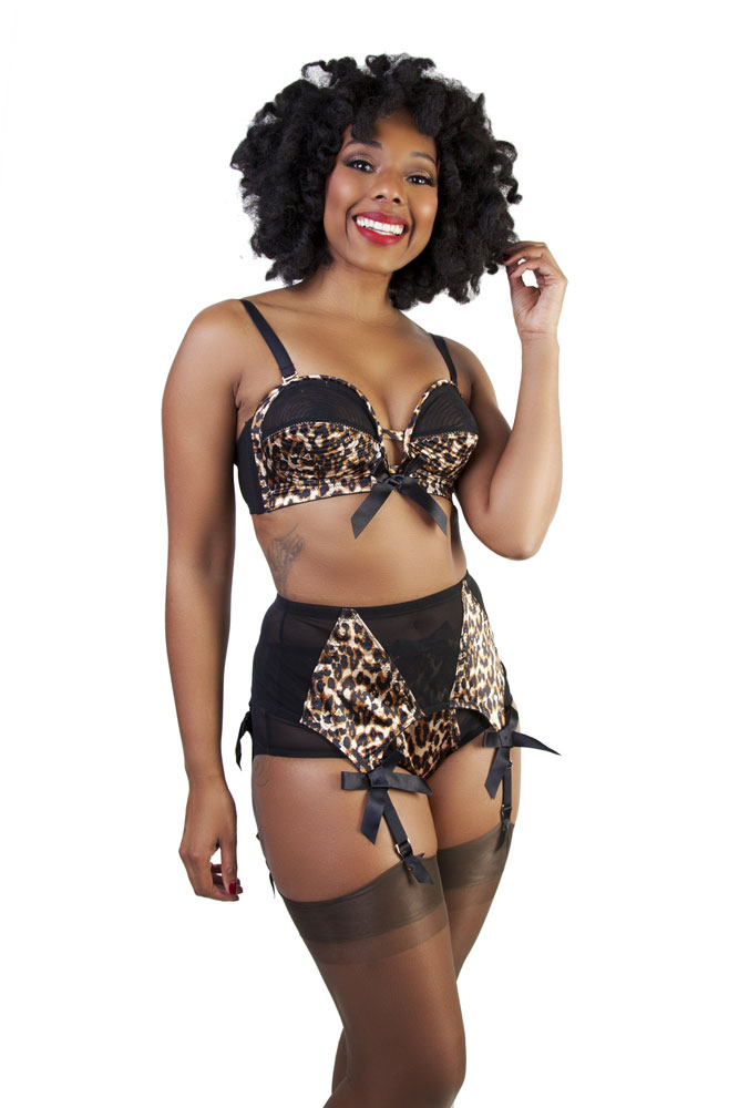 v strap suspender belt